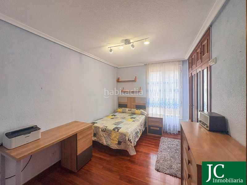 Foto 4a8bd322-f0a0-4486-87db-ae843b77a84b. Pis a Santoña
