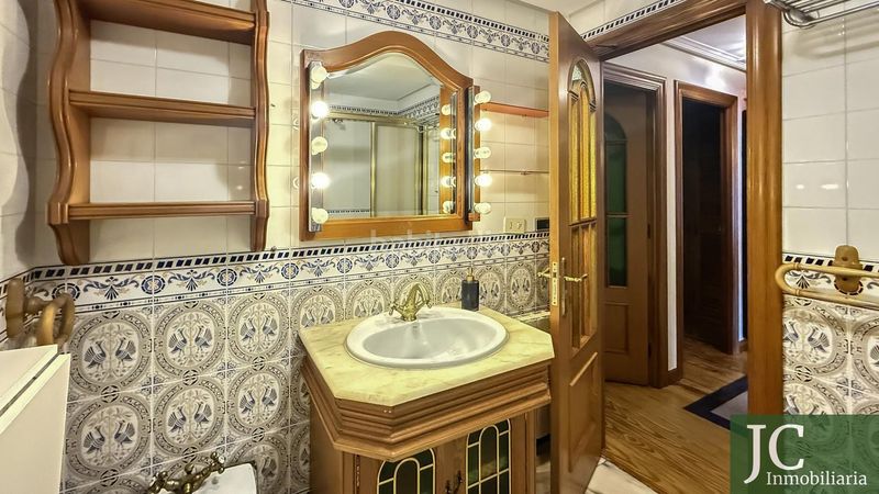 Foto baa53263-f1fc-49bb-ad56-e292a2d7b23d. Casa con riscaldamento in Centro Laredo