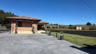 Haus in Bárcena de Cicero. Chalet independiente de una planta   gama