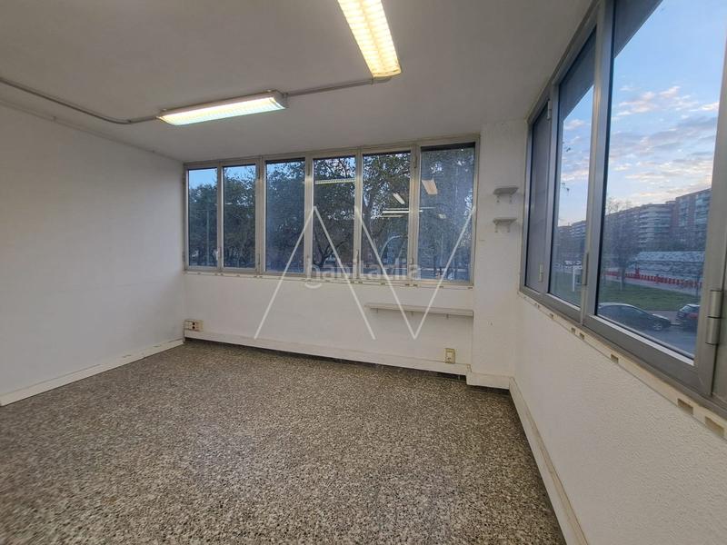 Foto 36272eb1-c2f9-407c-9a27-ef54cb587999. Alquiler oficina en Besòs - Maresme Barcelona