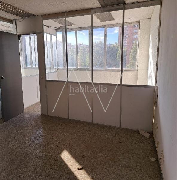 Foto 675ce855-8ae0-4e94-804a-ebf36154f1a4. Lloguer oficina a Besòs - Maresme Barcelona