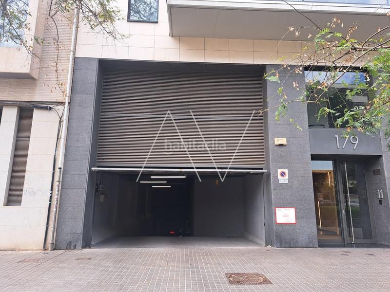 Foto 14243879-68aa-472a-a651-20fff809edbe. Parking coche en Poblenou Barcelona