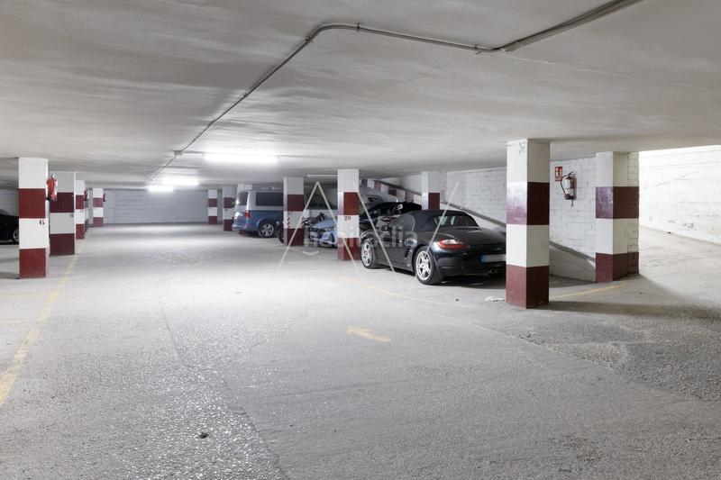 Foto ce71ec8e-bb82-483e-9a88-f03d04451231. Parking coche en Centre Sant Just Desvern