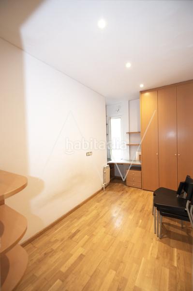 Foto b5120b5b-6dbd-47b3-85cd-f88ff3592317. Appartamento con parcheggio in Putget - Farró Barcelona