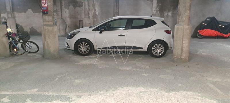 Foto f3c50af1-8825-471d-b4cc-d8973a13030e. Aparcament cotxe a Sants Barcelona