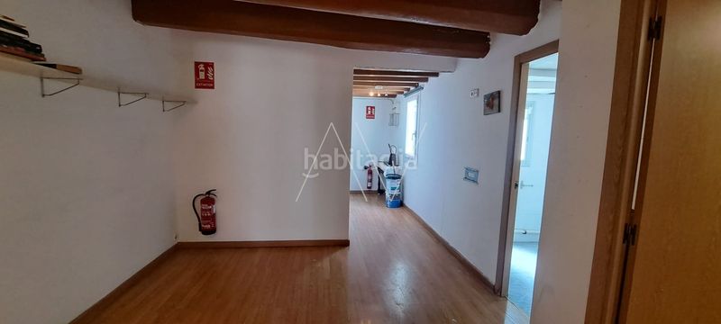 Foto 41580b21-d45e-474a-b320-e76cc38428a9. Pis a Raval Barcelona