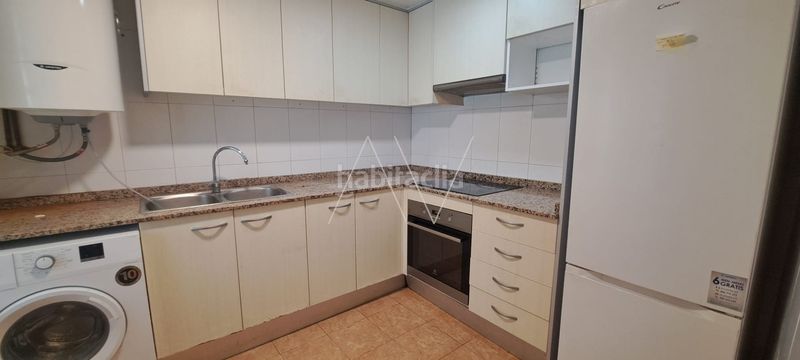 Foto e61a52a5-1b6f-43f3-b984-c5b5efd9aec7. Pis a Raval Barcelona
