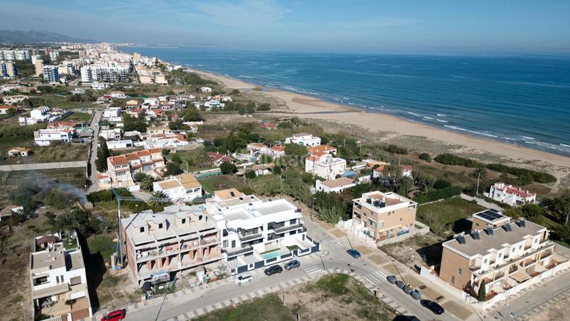 Foto 7b3fbb57-77d6-418f-be2c-4fbe62ea5b08. Apartament a carrer del cedre 11 a Oliva playa Oliva