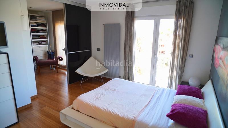 Foto bd1aa882-9749-490e-8160-33046c5f5a79. Chalet avec cheminée chauffage parking piscine dans Dénia