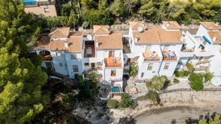 Casa en Urbanitzaci les bassetes 5. Adosado les bassetes adsubia