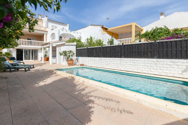 Foto 4092a141-7c55-40b1-ac1c-58033efad17b. Chalet dans carrer de roderic de osona 166 dans Oliva nova Oliva