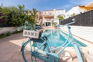 Chalet in Carrer de roderic de osona 166. Villa san fernando oliva