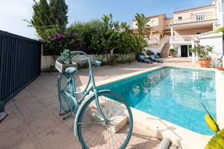 Chalet in Carrer de roderic de osona 166. Villa san fernando oliva