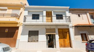 Haus  Carrer parcent 21. Casa de pueblo en pego