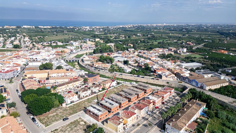 Foto 0e6b272d-5bf9-4700-8d8a-a9d472e7a358. Casa adossada a carrer francesc de vinatea 4 a Poblets (els)