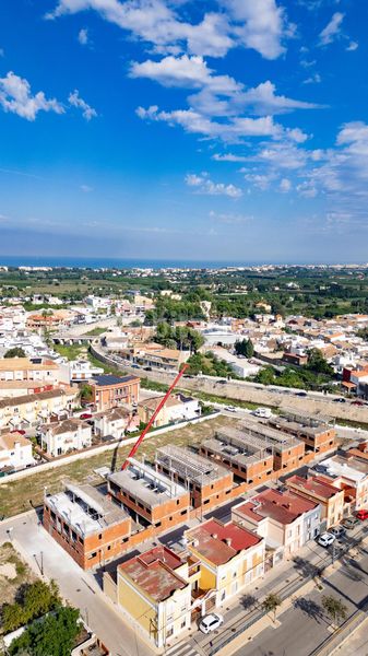 Foto 15d5da86-1796-4b9d-b73c-1d6073599138. Casa adossada a carrer francesc de vinatea 4 a Poblets (els)