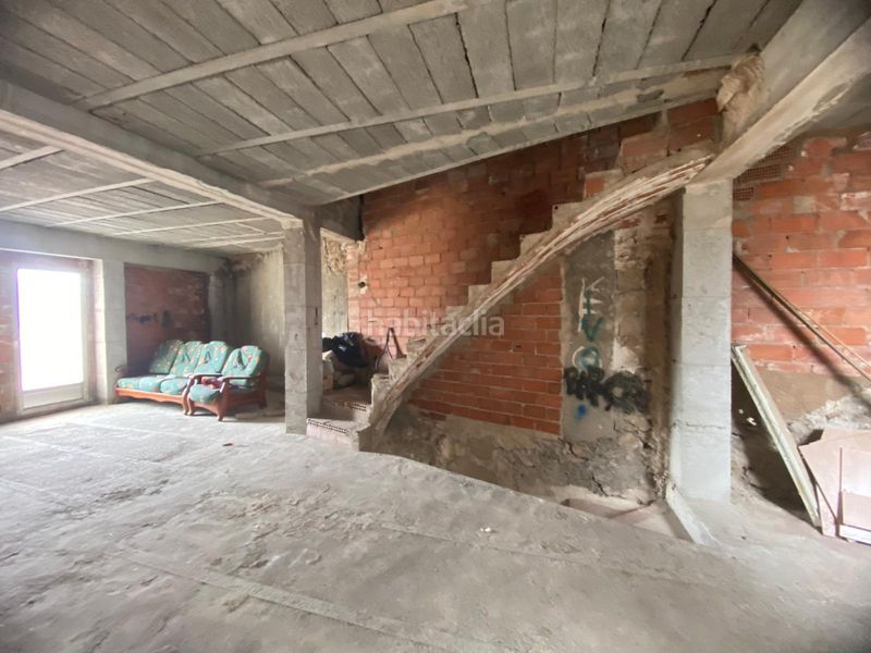 Foto 7dcd1171-0fdb-4a37-9973-39a23d680ef7. Edifici a carrer capità cendra 13 a Pego