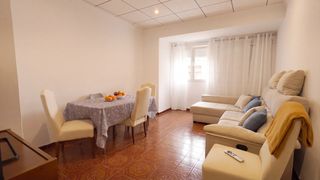 Building in Carrer sant jaume 24. Casa de tres plantas en el centro de pego