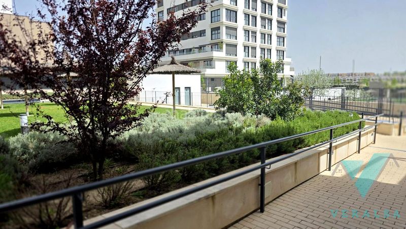 Foto ca6ec2a0-4ca8-45ea-a833-97855c85e8d2. Pis amb calefacció aparcament piscina a El Cañaveral Madrid