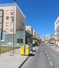 Aparcament cotxe  Paseo de maría de maeztu 12