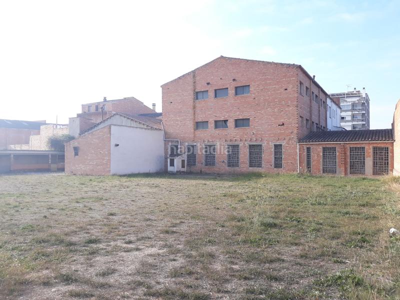 Foto a07ed3b1-c394-4d8e-a690-9acd0e0c4b78. Nave industrial en venda a les borges blanques. finca urbana composta per varies naus industrials, terreny i vivenda. ocupa una superfície total d en Borges Blanques (Les)