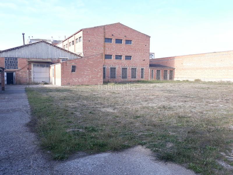 Foto ed7c25c9-7fe3-4bb5-b81f-b5079843e471. Nave industrial en venda a les borges blanques. finca urbana composta per varies naus industrials, terreny i vivenda. ocupa una superfície total d en Borges Blanques (Les)