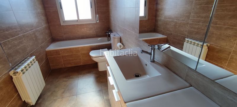 Foto c7077c84-beff-4ddb-a315-e6bd486359a2. Casa adossada amb xemeneia calefacció aparcament a Borges Blanques (Les)