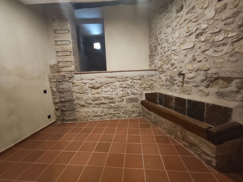 Foto b728fa8e-a489-480b-8f64-57cd55977aac. Casa amb xemeneia a Tarrés