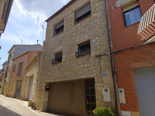 Maison à Carrer raval de jesús 24. En venda al municipi de l'espluga calba (25410). casa de poble d