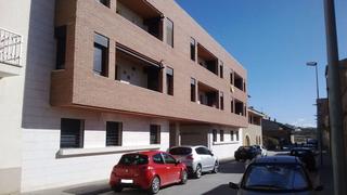 Lloguer Aparcament cotxe a Borges Blanques (Les). Se alquilan plazas dobles y individuales con portero automático