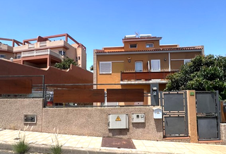 Maison à Calle cardón, spain. Un ambiente cálido para una vida moderna en tabaiba