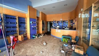 Local Comercial en Calle ram�n y cajal, santa cruz de tenerife, spain. Local comercial de 220 m en ram�n y cajal. zona c�ntrica. zona c