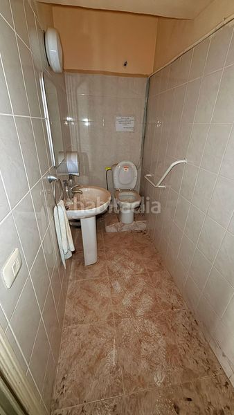 Foto cfc23de9-4772-435d-95d2-4abc392cdcd9. Local comercial a calle ramón y cajal a Centro Santa Cruz de Tenerife