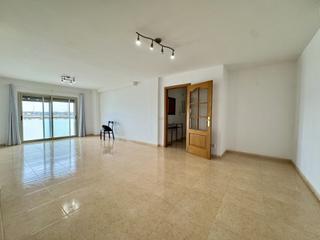 Pis a Menorca 20. Amplia planta baja con terraza y parking en campos  lista para e