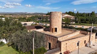 Casa  Plaça de gonzalo torrente ballester. Vive la exclusividad en un molino único en mallorca