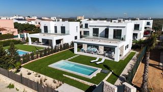 Miete Haus in Carrer de ses mates 1. Espectacular villa en sa rápita