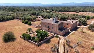 Country house  Marina. Exclusiva posesión mallorquina de 97 hectáreas a tan solo 10 min