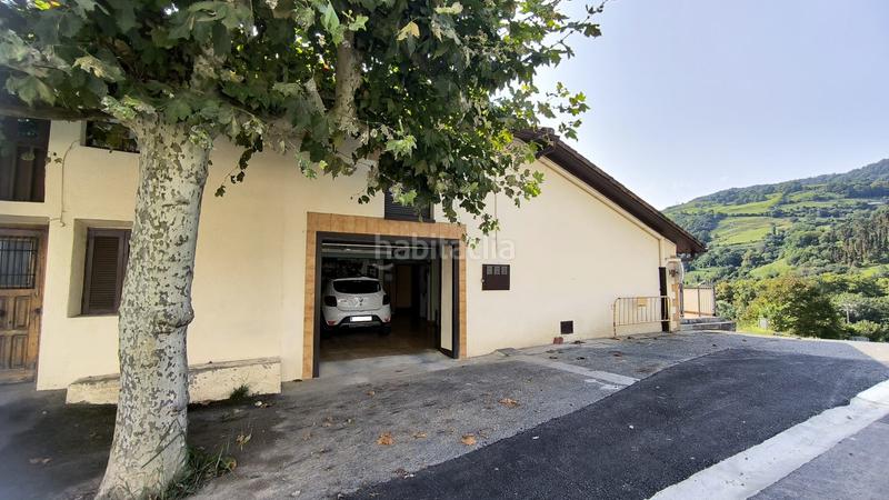 Foto 0f29a7f3-0039-4dd2-93c8-da528aff569b. Masía lado sur de caserío, con terrenos en Aizarnazabal