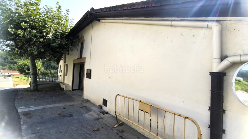 Foto 9bd3106c-ec64-4eb0-a480-aa7e4a12d392. Masía lado sur de caserío, con terrenos en Aizarnazabal