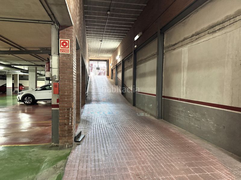 Foto f4ee9192-a5fb-4462-a927-99f073e09426. Parking voiture dans plaça maria aurèlia capmany 9 dans Sant Joan Despí