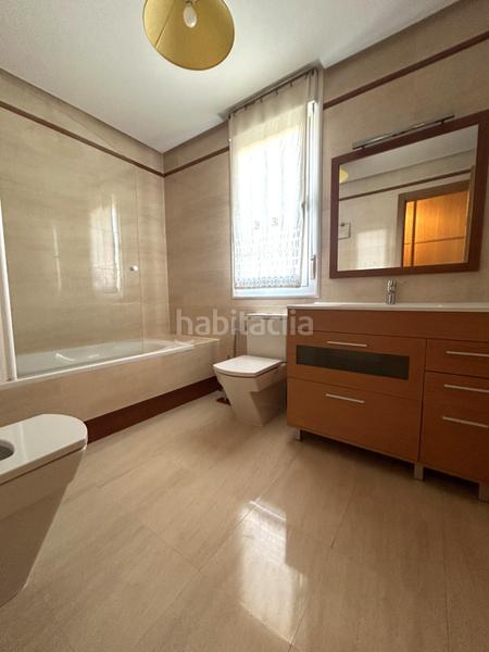 Foto dc5ef2a5-b844-4874-a902-0f66390cf6f2. Casa a schiera con riscaldamento parcheggio in Laguna de Duero