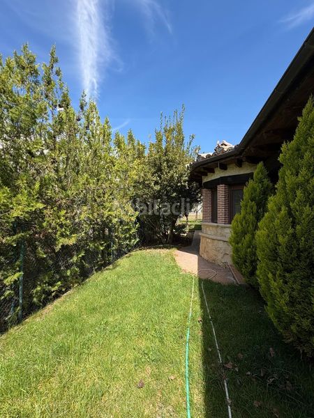 Foto adb260bf-fd8e-4825-b2c3-6b6e2c191c5c. Casa amb calefacció aparcament piscina a Laguna de Duero