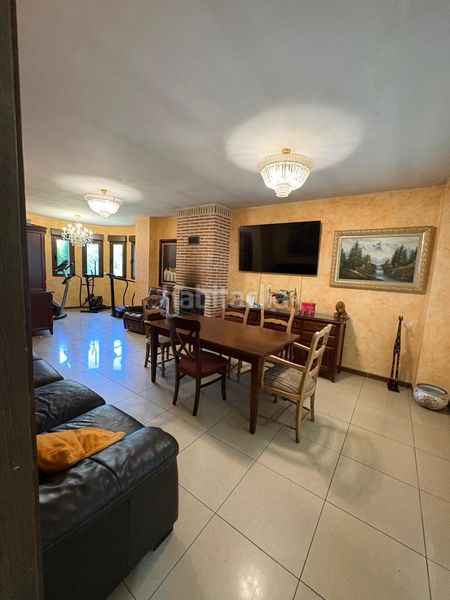Foto f8baa723-36ca-4853-901e-99624b3d3834. Casa amb calefacció aparcament piscina a Laguna de Duero