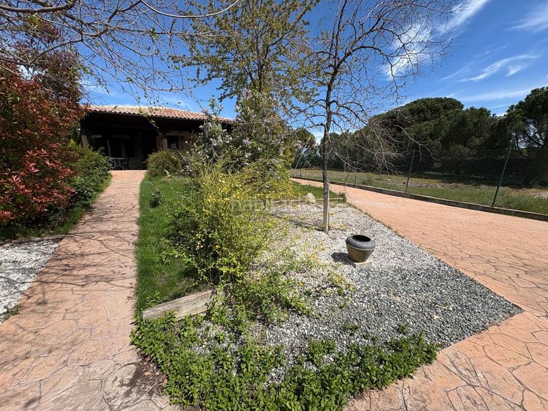 Foto ffd5053f-6d2a-485e-9c20-1ad514030eaa. Casa amb calefacció aparcament piscina a Laguna de Duero