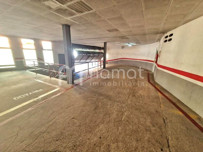 Foto f1a27df2-c05a-4bf5-8733-87a704a75ab9. Posto auto in Centre Blanes