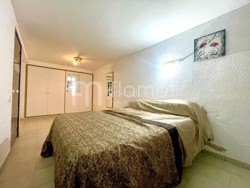 Foto a4cbe1f2-622e-4b25-8ef6-0ee4fdd45152. Casa adossada a Centre Blanes