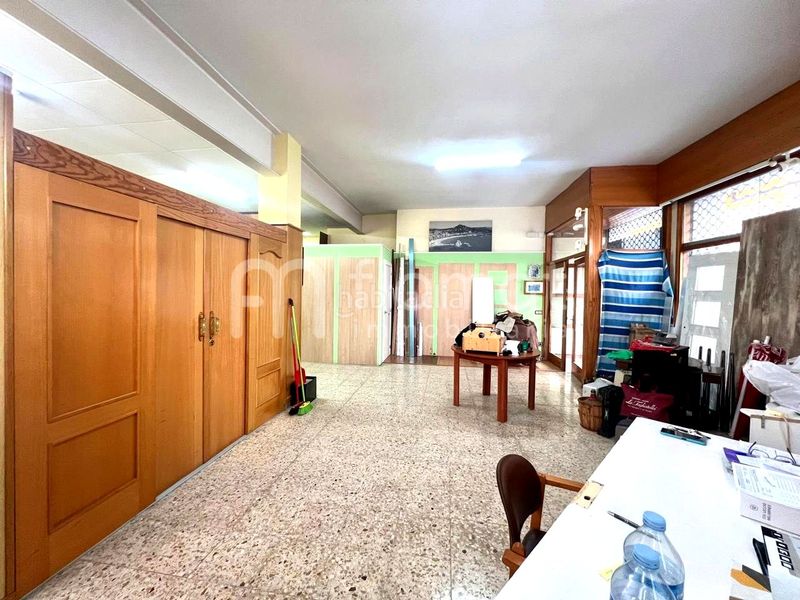 Foto 5254ba76-6d89-45fc-b1c4-3c459ec3b87a. Local comercial a Els Pavos Blanes