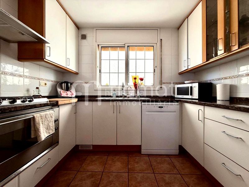 Foto 025a5673-b870-4dc5-afa0-f621a12b16f8. Duplex avec chauffage parking dans Mont Ferrant-Joan Carles I Blanes