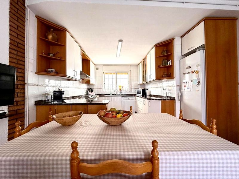 Foto bb439c0c-3799-42fa-ad34-af5601fe6e90. Duplex avec chauffage parking dans Mont Ferrant-Joan Carles I Blanes