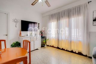 Pis a Els Pavos. Se vende piso en blanes